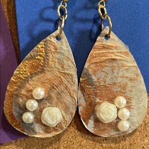 Elegant Gold and White Floral Earrings, feminine, pearls